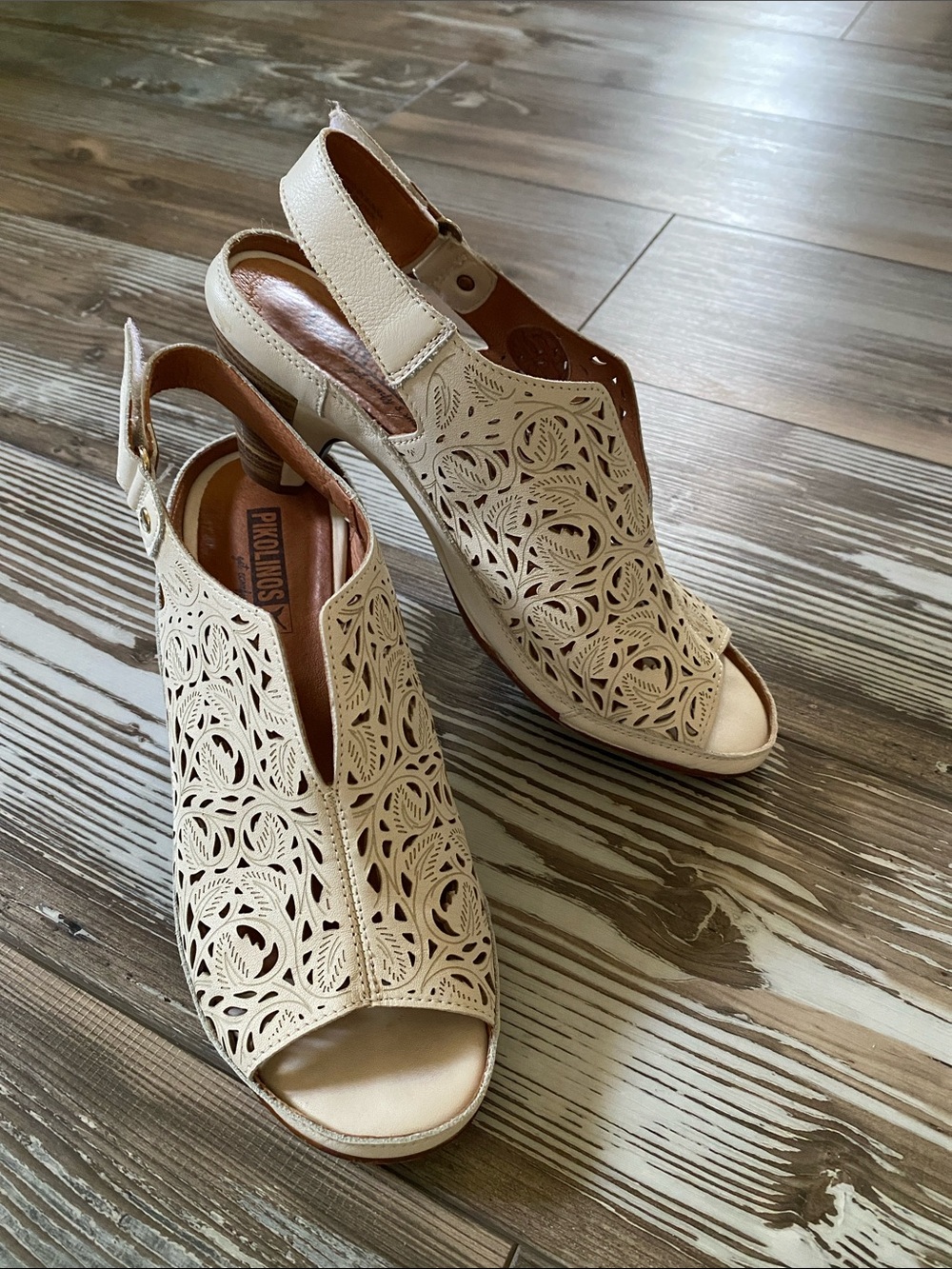 🤍Rare Pikolinos🤍Cream Laser-Cut Lace Look Leather Slingback Sandals - Picture 6 of 16